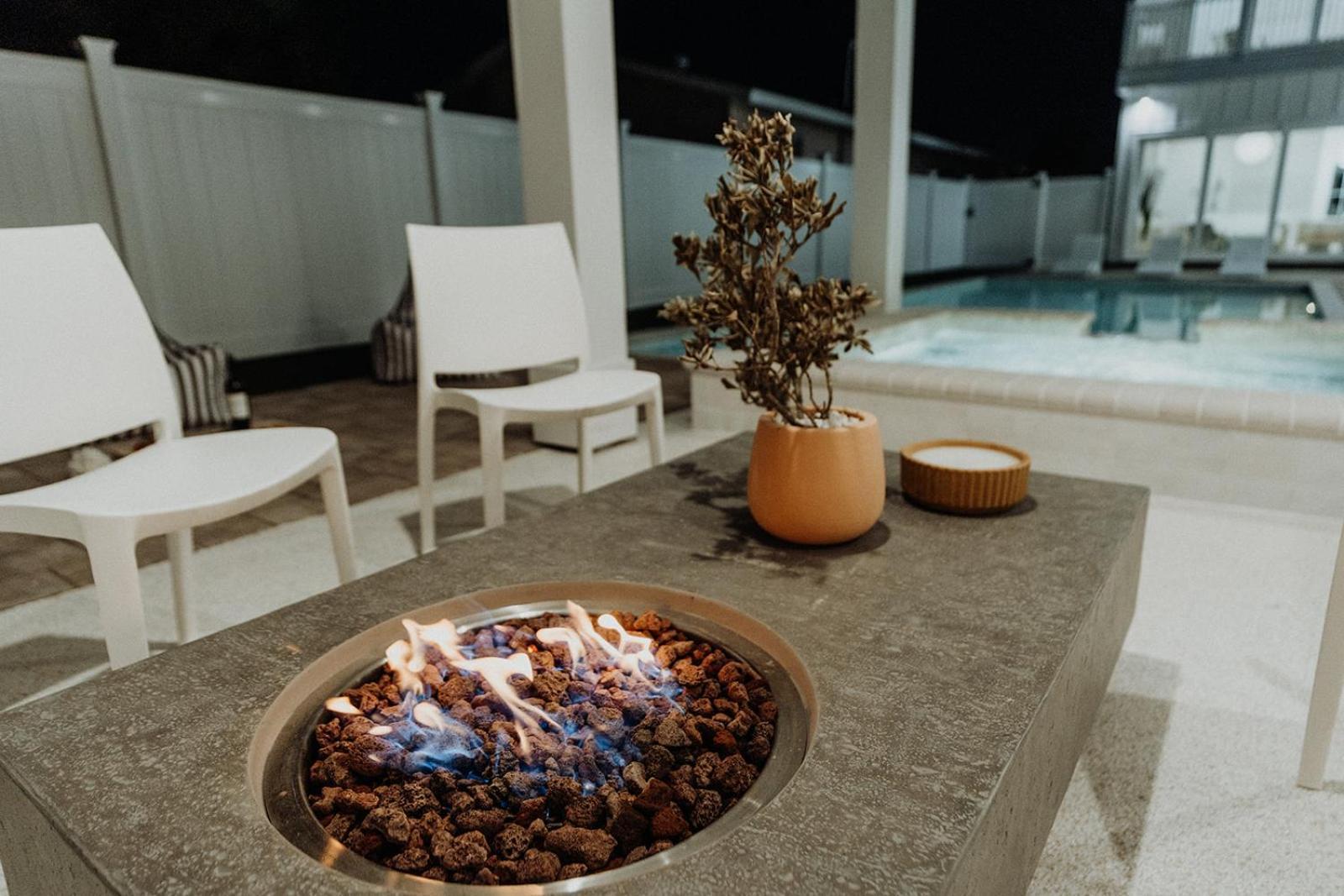 Villa The Taj Of The Gulf! Luxury Mansion! Sleeps 37, Private Pool & Hot Tub, Putting Golf